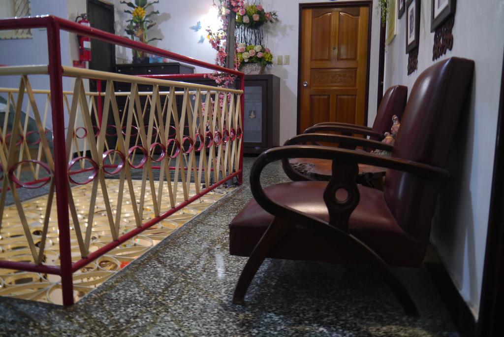 Hsin Hsin Hotel Miaoli Exterior foto